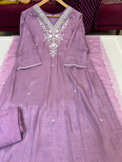 LILAC DOLA SILK 3 PIECE STRAIGHT FIT KURTI TOP WITH THREAD WORK AND ORGANZA DUPATTA
