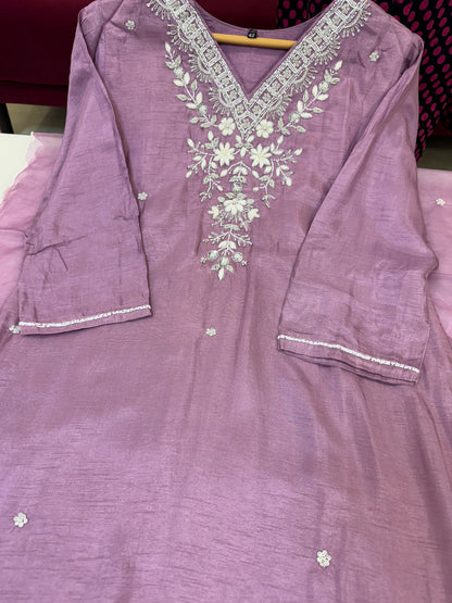 LILAC DOLA SILK 3 PIECE STRAIGHT FIT KURTI TOP WITH THREAD WORK AND ORGANZA DUPATTA